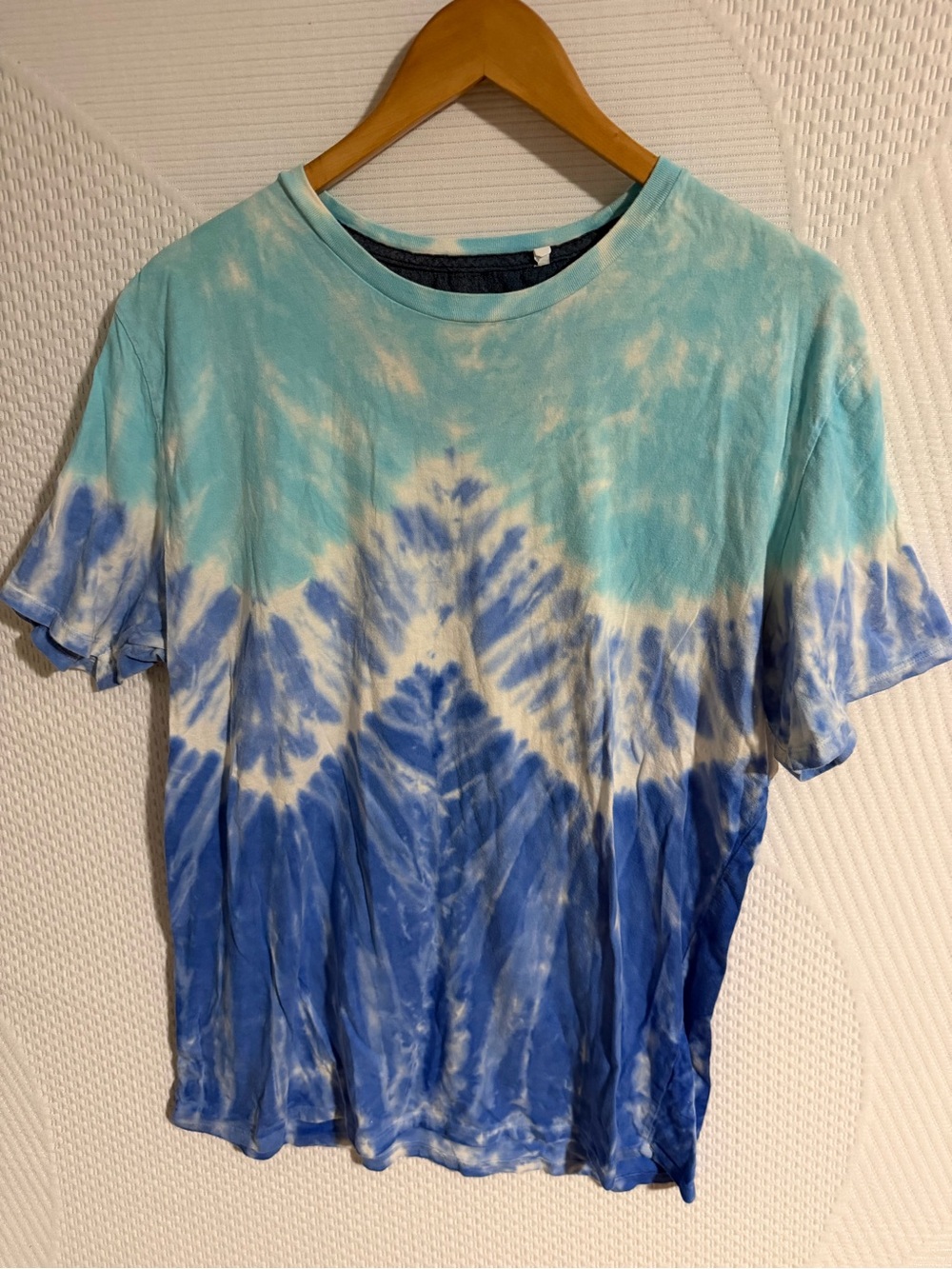 Modern Amusement Tie-Dye Short Sleeve Tee in Aqua & Blue